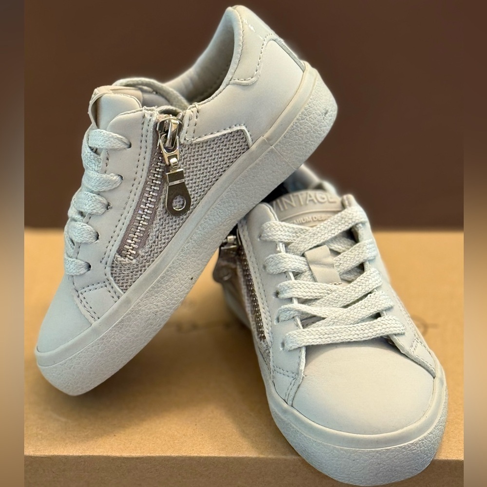 Vintage Havana Toddler Sneakers with Star & Zipper Detail NWT 8 Toddler